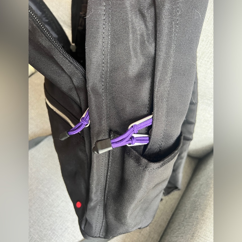 NYU Stern backpack - Picture 5 of 6